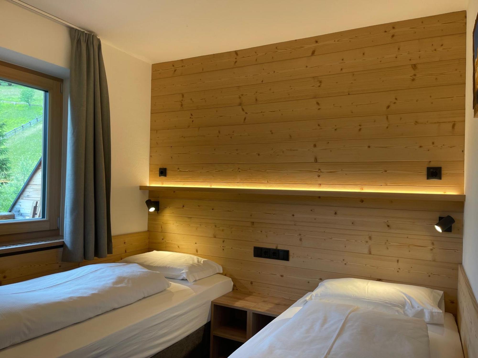 Guesthouse Rungg باديا المظهر الخارجي الصورة